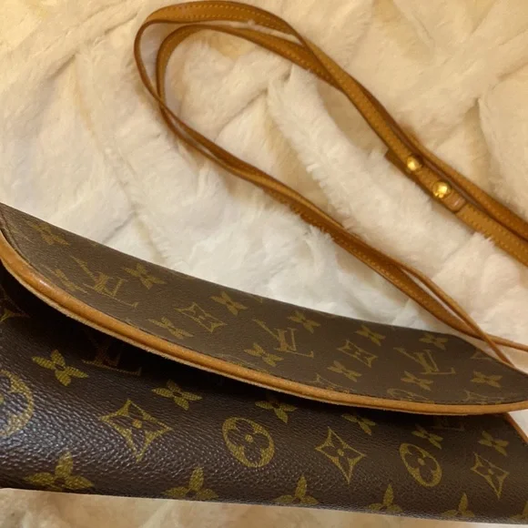 Louis Vuitton Pochette Twin GM With Dust Bag - Picture 12 of 17